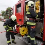 Požar uz željezničku prugu u Slavoniji, vatrogasci su na terenu