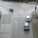 FOTO, VIDEO / Policija dronovima lovi vozače koji prođu kroz crveno svjetlo, objavili i snimku prekršitelja