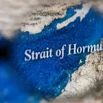 Upozorenje brodarima: Prevaranti nude “siguran prolaz” kroz Hormuški tjesnac