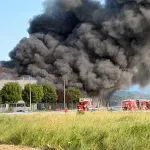 FOTO / Crni, gusti dim: Gori pogon tvrtke Prostoria kod Zaboka, vatrogasci na terenu