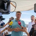 Plenković najavio smanjenje cijena goriva pa poručio oporbi: Ako nas ne znate nakon 10 godina, radite što želite!