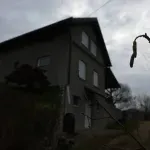 Osuđeni roditelji koji su u dvorištu kuće zakopali tijela svoje dvije bebe