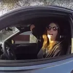 VIDEO / Ženu zaustavio zbog korištenja mobitela tijekom vožnje. Snimka otkrila apsurd
