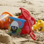 FOTO / Panika na poznatoj jadranskoj plaži, zmija snimljena među dječjim igračkama u pijesku