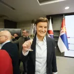Podnese li Vučić ostavku, mijenjat će ga Ana Brnabić