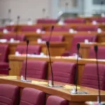 Provjerili smo koji su uvjeti za članstvo u političkim strankama. Neke imaju oštrije kriterije, a jedna i probni rok