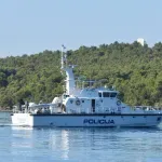 Kod Oliba se nasukala brodica s pet Talijana