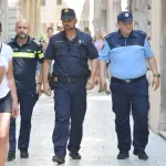 Na Jadranu više od stotinu stranih policajaca. Samo neki smiju nositi oružje, a neki ne nose svoje odore