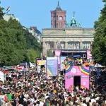 FOTO / Stotine tisuća ljudi sudjelovale u berlinskoj povorci ponosa