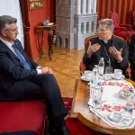 Između Plenkovića i nadbiskupa pala žarulja. Vlajčić: "Božja prisutnost je tu"