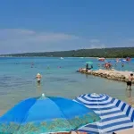 Liječnici se slučajno zatekli na plaži u Novalji pa spašavali utopljenika: Nakon 40 minuta dobio puls