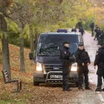 Policajac motociklom naletio na skupinu pješaka. Jedna osoba poginula, tri ozlijeđene