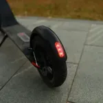 Dječak ozlijeđen nakon pada s električnog romobila, policija podnosi prijavu protiv roditelja