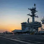 Potpuni kaos u američkoj vojsci: Mornari skaču s nosača aviona, nedostaje hrane, moral na dnu...