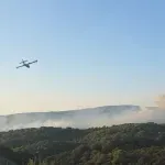 FOTO, VIDEO / Spašene kuće u Pučišćima: Turisti se vraćaju, ali vatrogasce brine jačanje bure
