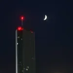 FOTO, VIDEO / Djelomična pomrčina Mjeseca oduševila promatrače: Pogledajte prizore iz Zagreba i Splita