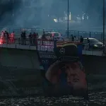 VIDEO / Sramotne scene iz Zvornika! Stotine skandirale ime ratnog zločinca: "Ovdje su Mladićevi ratni psi izvršavali njegove naredbe"