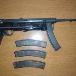 FOTO / Građani u Pakracu policiji predali strojnicu, raketni bacač i 75 komada streljiva