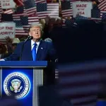 Trump obećao Amerikancima 5000 dolara ako Republikanci pobijede na izborima. Kritičari: "To je mito!"