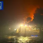 FOTO / Stotine ljudi bježale pred vatrom prema moru: U velikoj akciji evakuirano ih više od 600