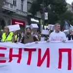VIDEO / Studenti u Srbiji predali potpise za svoju izbornu listu, ispratili ih građani