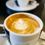 Kava vas razbudi, a vaš prijatelj nakon nje odmah zaspi? Znanost objašnjava zašto