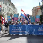 VIDEO / "Komunjare!", "Sotonisti!", "Pedofilčine!": Incidenti na prvom Hodu za život u Puli