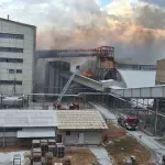 FOTO, VIDEO / Gorjela Petrokemija, požar lokaliziran. Građani: Zašto se nije oglasio SRUUK?
