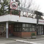 Dečak propao kroz krov zgrade bivše fabrike IMT, zajednica škole apeluje na roditelje da upozore decu na opasnosti napuštenih objekata