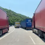 Danas: Vozači tvrde da su prevoznici pod pritiskom države odložili blokade granica sa EU