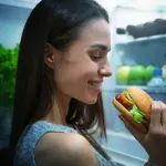 Šta se događa u telu kada kasno večerate?