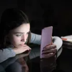 Deca uspešno zaobilaze zabranu društvenih mreža, a alternativa može biti dark veb - da li je ovo pravi način zaštite?