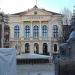 Kragujevački zborovi pozvali na skup podrške aktivisti kome je demoliran automobil