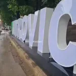 Postavljen novi znak „Mitrovica“: Zeleno srce umesto crvenog, latinica umesto ćirilice