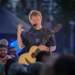 Logo novog albuma Eda Širana na dresovima Barselone
