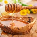 Pčelari u Srbiji odustaju od proizvodnje meda zbog uvezenih falsifikata: "Kilogram prodaju za 1,3 evra"