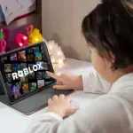 Roditelji bi trebalo da nadgledaju decu 24/7 dok igraju Robloks - upozorava programer