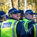 Napadač koji je u Britaniji ranio putnike u vozu, osumnjičen za pokušaj ubistva