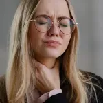 Hrana koju ne bi trebalo da jedete kada vas boli grlo - sve će da pokvari