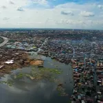 Kako ljudi uspevaju ovde da žive? Venecija Afrike - grad na vodi u kojem ljudi žive bez struje u siromaštvu i mutnom moru