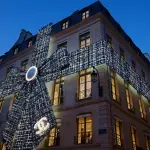 Lopovi sa puškama i sekirama pokušali krađu u butiku Šanel u Parizu