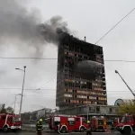 Požar u Vjesnikovom soliteru u Zagrebu i dalje nije ugašen