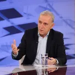 Ponoš: Vučić okleva sa parlamentarnim izborima, nesiguran je u sebe