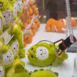 Trik kako da uvek zgrabite igračku iz aparata: Video koji je prikupio milione lajkova (VIDEO)