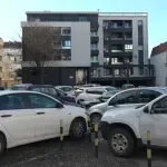 U grad bez parkinga stiže "pauk": Kako vlast u Kraljevu "rešava problem" nedovoljnog broja parking mesta