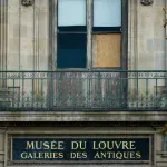 Kako su lopovi iz Luvra iskoristili ljudsku psihologiju – i šta to otkriva o veštačkoj inteligenciji