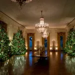 Melanija Tramp otkrila božićne ukrase u Beloj kući: 1.500 volontera ukrašavalo je nedelju dana (VIDEO)