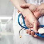 Britanski lekar optužen za 45 seksualnih krivičnih dela nad pacijentima, među žrtvama i maloletnici