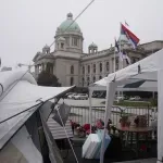 Dijana Hrka napustila prostor ispred Skupštine Srbije