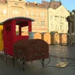Da, dobro ste videli: Novogodišnja dekoracija u centru Novog Sada je - vozić (VIDEO/FOTO)